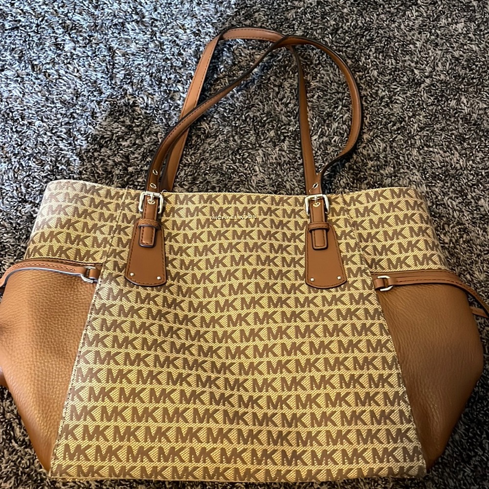 Micheal kors purse